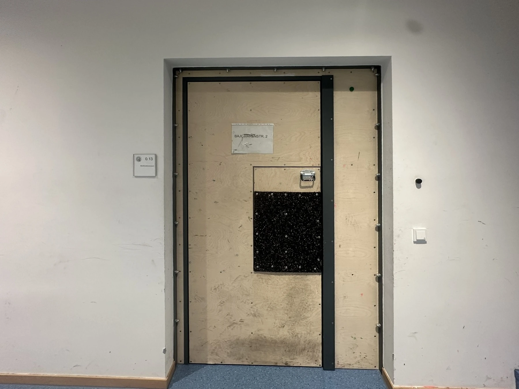 Eingebaute RAMMTÜR im Polizeieinsatzzentrum Regensburg